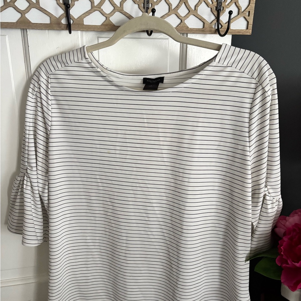 Ann Taylor White and Gray Bell Sleeve Boxy Blouse